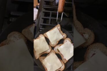 Sandwich preparation#easy#delicious#trending#foodie#viral#youtubeshorts #food#healthy#recipe#snack