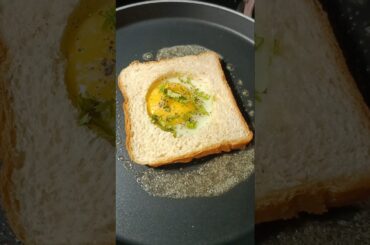 Bread Egg Sandwich l Easy Breakfast  #shorts #egg #ytshorts