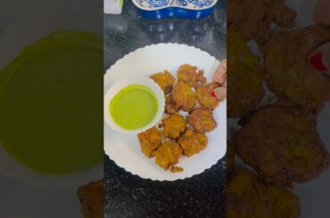Crispy and tasty Pakode #shorts #easyrecipe #healthysnacks #healthy #pakoda #snacks  #recipeoftheday
