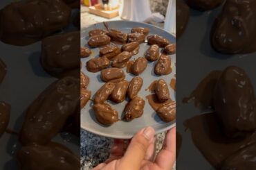 Dates Snickers easy healthy snack #easyrecipe #shorts #snickers #dessert #snackideas #fyp #momlife