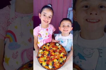 Children make healthy and tasty pizza #shorts #food #viralvideo #viral #recipe #cooking #kids
