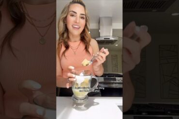 This Banana Bread Mug Cake is the easiest recipe for a healthy breakfast or sweet snack #easyrecipe