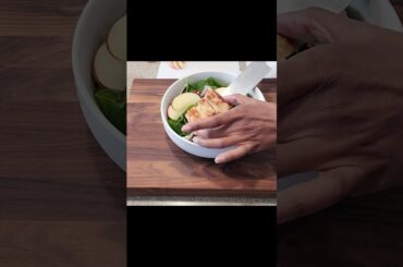 MOUTHWATERING Spinach Apple Pecan Salad with Seared Chicken #shorts