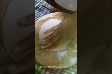 Healthy Gluten Free Jowar Roti | How to make soft Jowar roti.. #shorts  #roti #bhakri #viralreels