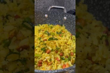 Poha recipe #shorts #healthy #healthyrecipes #food #recipe #recipes #poha #easyrecipe #breakfast