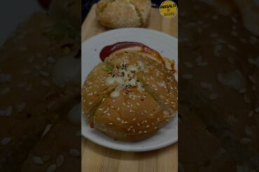 Agar burger ki hai craving toh try krein new Cheese burger recipe | #viral #ytshorts #food