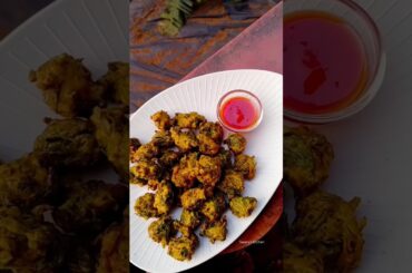 Dekhe nahi hoge aisa Street Style Palak Pakoda| Palak Bhajiya #shorts #palak