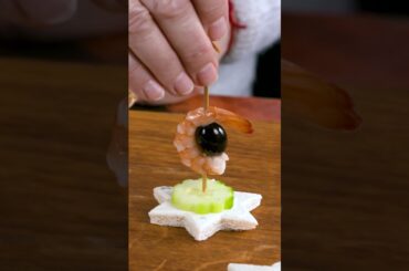 3 Ideas for Party Snacks - cup, spoon and star with shrimp. Finger foods #santa #christmas #snacks