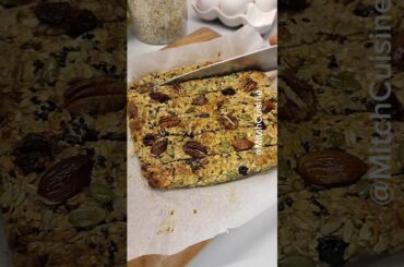 easy healthy baked oatmeal bar! #easyrecipes #oatmeal #oatssnacks