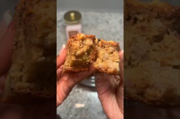 EASY banana nut bread, perfect for breakfast or a snack! #food #healthy #banana #easyrecipe