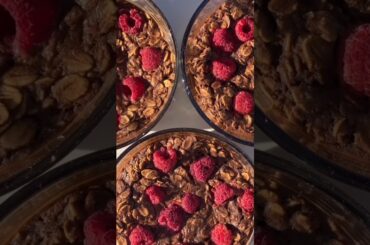 Raspberry baked oats #healthyfoodinspo #recipe #proteindessert #overnightoats #recipeoatmeal #recipe