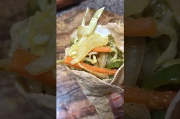 Wrap panalama? Healthy evening snack #dubaitamilvlog #tamilshorts #eveningsnacks #vegwraprecipe