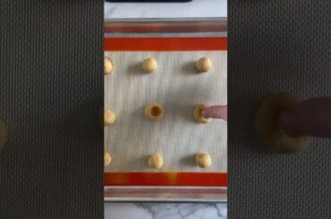 Almond Flour Thumbprint Cookies #healthyrecipes #healthyrecipe #almondflour #thumbprintcookies