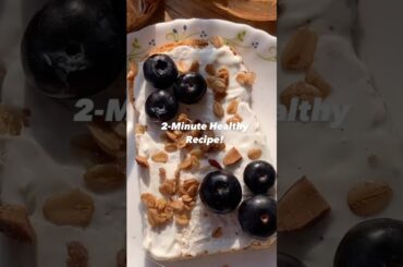 2-Minute Healthy Recipe! Greek Yogurt Toast with Blueberries & Granola #healthysnacks #shorts #vegan