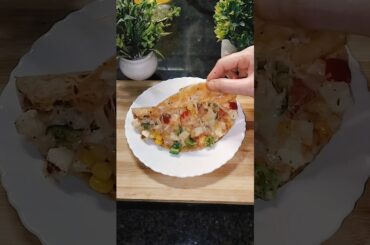 Jab kuch yummy khane ka mann kare to isse try kijiye #rotipizza #rotisandwich