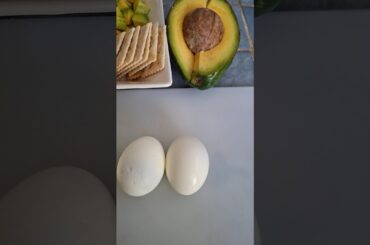 #avocado #Eggs #applejuice #apple #breakfast #breakfastrecipe #healthy #healthybreakfast #recetas