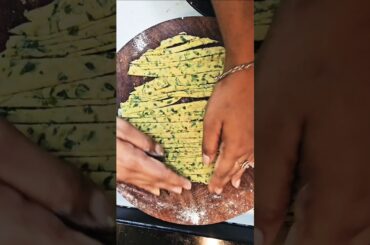 METHI PARATHA |METHI THEPLA |HEALTHY BREAKFAST RECIPE #shorts #methithepla #methiparantha #trending