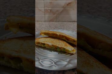 Breakfast k liye easy aloo sandwich #sandwich #easyrecipe #tasty #homemade #healthy #potato #shorts