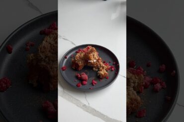 biscoff spread baked oats #biscoffcake #oatmealcake #bananaoatmeal #healthyrecipes #bakedoatmeal