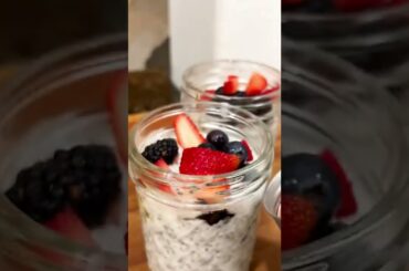5-min Overnight Chia Pudding before bed saves you SO much time making it the morning of, MUST TRY!