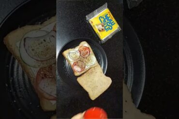 Amul Cheese Slice Sandwich #vegfoodz #ytshorts #review #tryit #amul #amulcheese #cheesesandwich