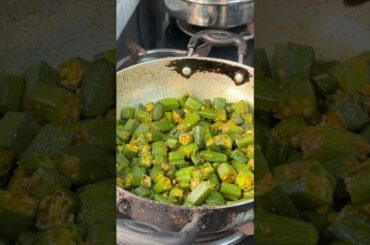 Bhindi for dinner#pushpa #music #alluarjun #song #food #lunchdinner #recipe #healthy #shorts #short