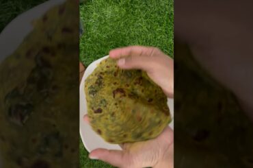 Palak paratha.. spinach paratha #winterspecial #recipe #paratharecipes #spinach recipes #health