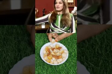 RAVEENA TANDON 's FAVOURITE HEALTHY SNACKS MAKHANA|RECIPE #shorts