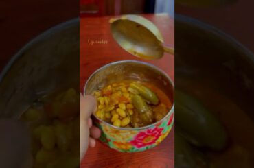 Today’s lunchbox recipe: mochai kathirikai kulambu with sorakkai poriyal #shortsfeed #lunchideas