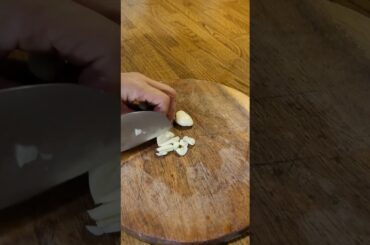 Slicing #garlic #cooking #food #healthy #lunch #time #shortvideo #asmr #ytshorts #trending #shorts