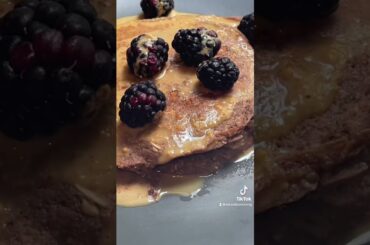 PROTEIN CHOCOLATE PANCAKES WITH LOW CALORIE PEANUT SAUCE!! #weightlossrecipes #healthyrecipes