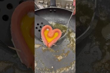 Make hot dogs like this with eggs. #delicious #easyfoodtomakeathome #deliciousfood