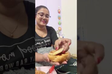 Aaj khaya burger #burger #burgir #cookingvideo #snacksrecipe #healthyrecipes #healthylifestyle