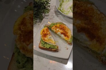 Healthy Avocado Egg Omelet Toast Recipe | Quick & Nutritious Breakfast Idea #breakfast #avacadotoast