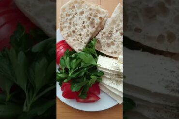 #healthy #easyandquick #snack #feta #ciabatta #bread #feedfeed #yum #nomnom #miammiam #delish #food