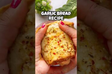 The Best Garlic Bread Recipe (With a Secret Ingredient)