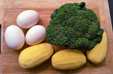 Broccoli & Eggs Tastes better than Meat! Healthy Breakfast ideas. Quick & Simple Recipe!