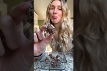 Peanut Butter Energy Balls. Recipe: www.booboosbakery.com #easyrecipe #healthysnacks