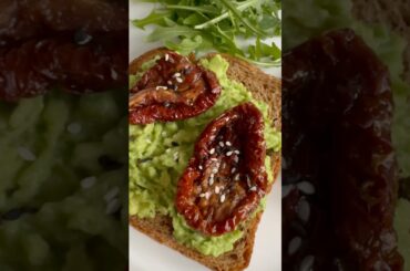 Healthy breakfast with sun-dried tomatoes and avacado #recipe #health #easyrecipe
