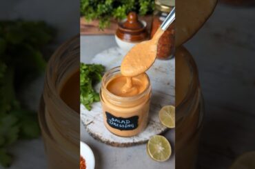 Healthy and creamy salad dressing without dairy #saladlover