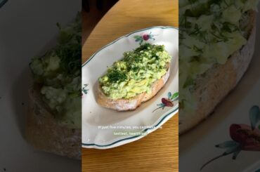 Subscribe for more healthy recipes! #recipe #avocadotoast #avocado #healthyeating #cooking