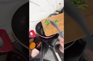 Isse easy or healthy breakfast kya hoga?? Upma Recipe #shorts