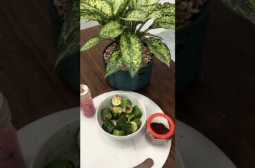 Cucumber healthy recipes. Eating cucumbers is good for health. #healthyfood #fruitcutting #shorts