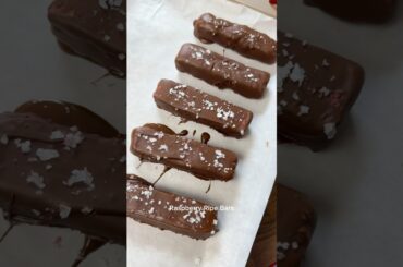 5 ingredient no bake raspberry ripes #healthydessert #5ingredientrecipes #healthysnacks