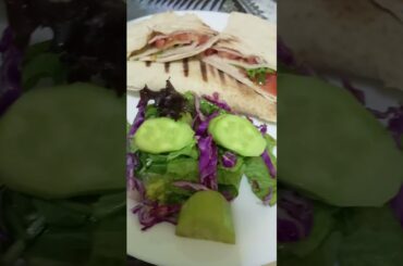 Healthy food salad and pitta sandwich #shortvideo