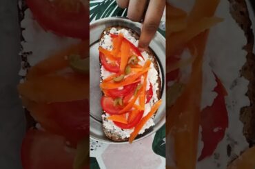 Breakfast Ideas in Germany Multigrain bread with yoghurt cheese spread and veggies #Healthy breakfas