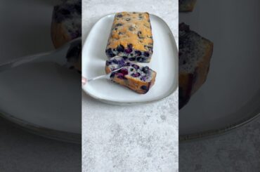 Easy Keto Cake Recipe with fresh Blueberries, delicious and healthy #keto #healthyrecipes #nosugar