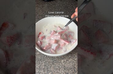 Low calorie fresas con crema! #lowcalorie #healthyfood #lowcaloriedesserts #fresasconcrema #healthy