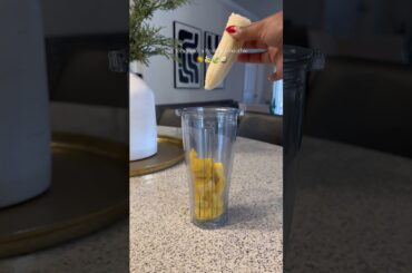 Let’s make a healthy smoothie for weightloss. #weightloss #smoothie #breakfast #healthylifestyle