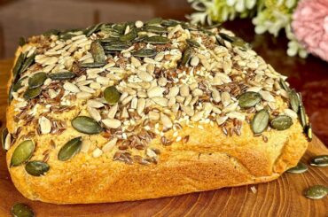 Grab some oatmeal and Greek yogurt! Bread without flour! Sugarless! In 5 minutes